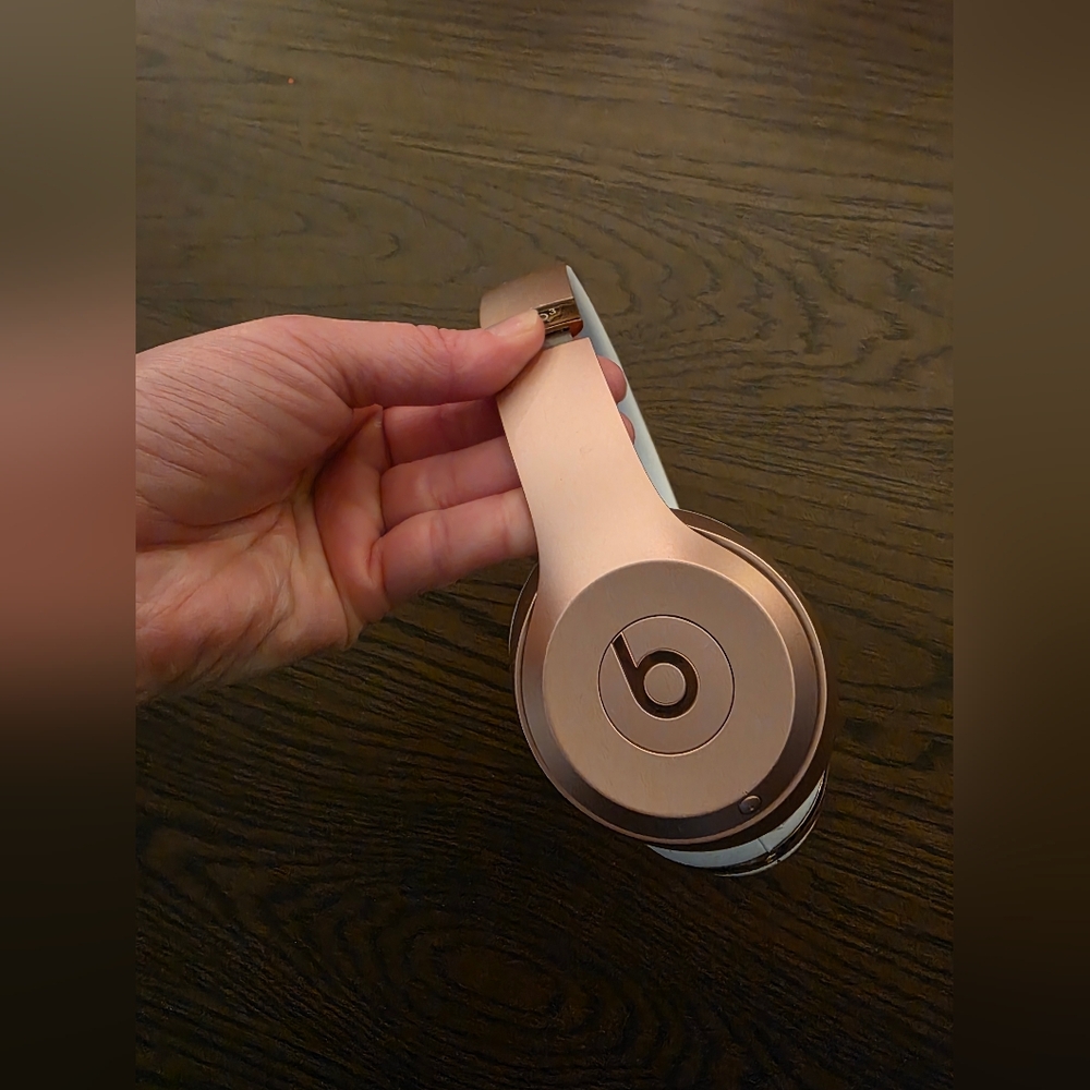 Beats Wireless Headphones - Rose Gold with White Ear Cushions - Picture 3 of 6